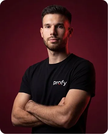Equipe Profy com uniforme institucional