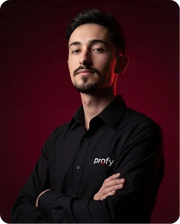 Equipe Profy com uniforme institucional